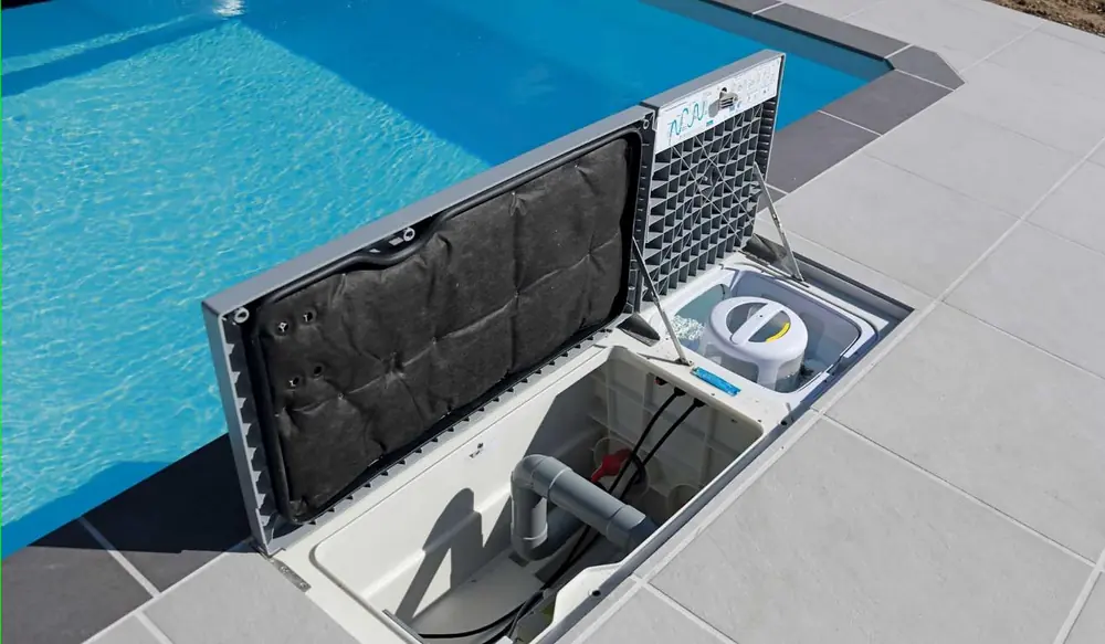 Bloc filtrant Desjoyaux ouvert : poche filtrante, robot et raccordements accessibles depuis la plage